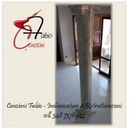 colonna in finto marmo di carrara