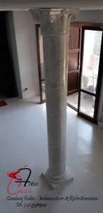 colonna in finto marmo di carrara